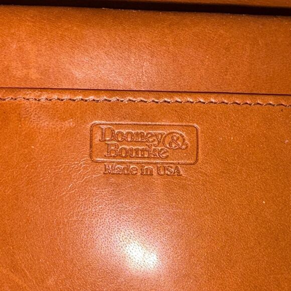 Dooney & Bourke Wallet Vintage Pebbled Leather Bifold Envelope Style Wallet - Picture 13 of 16